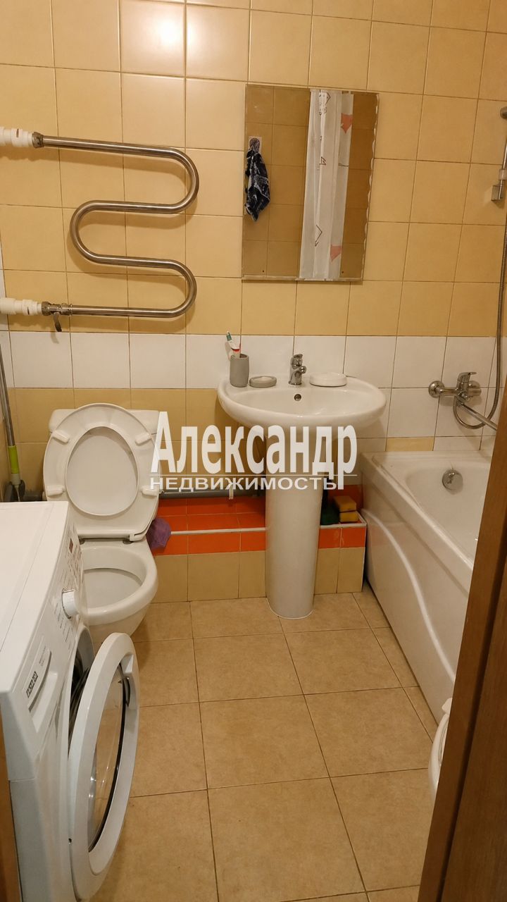 1-комнатная квартира (38м2) на продажу по адресу Ленинградская область, Всеволожский район, Мурино, проспект Авиаторов Балтики, 7— фото 8 из 9