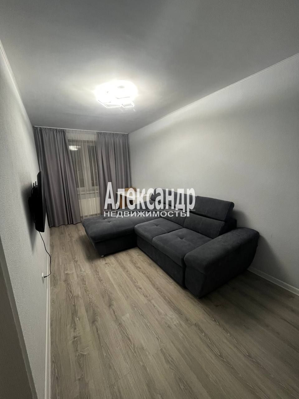 1-комнатная квартира (31м2) в аренду по адресу Санкт-Петербург, Русановская улица, 18к6— фото 1 из 10