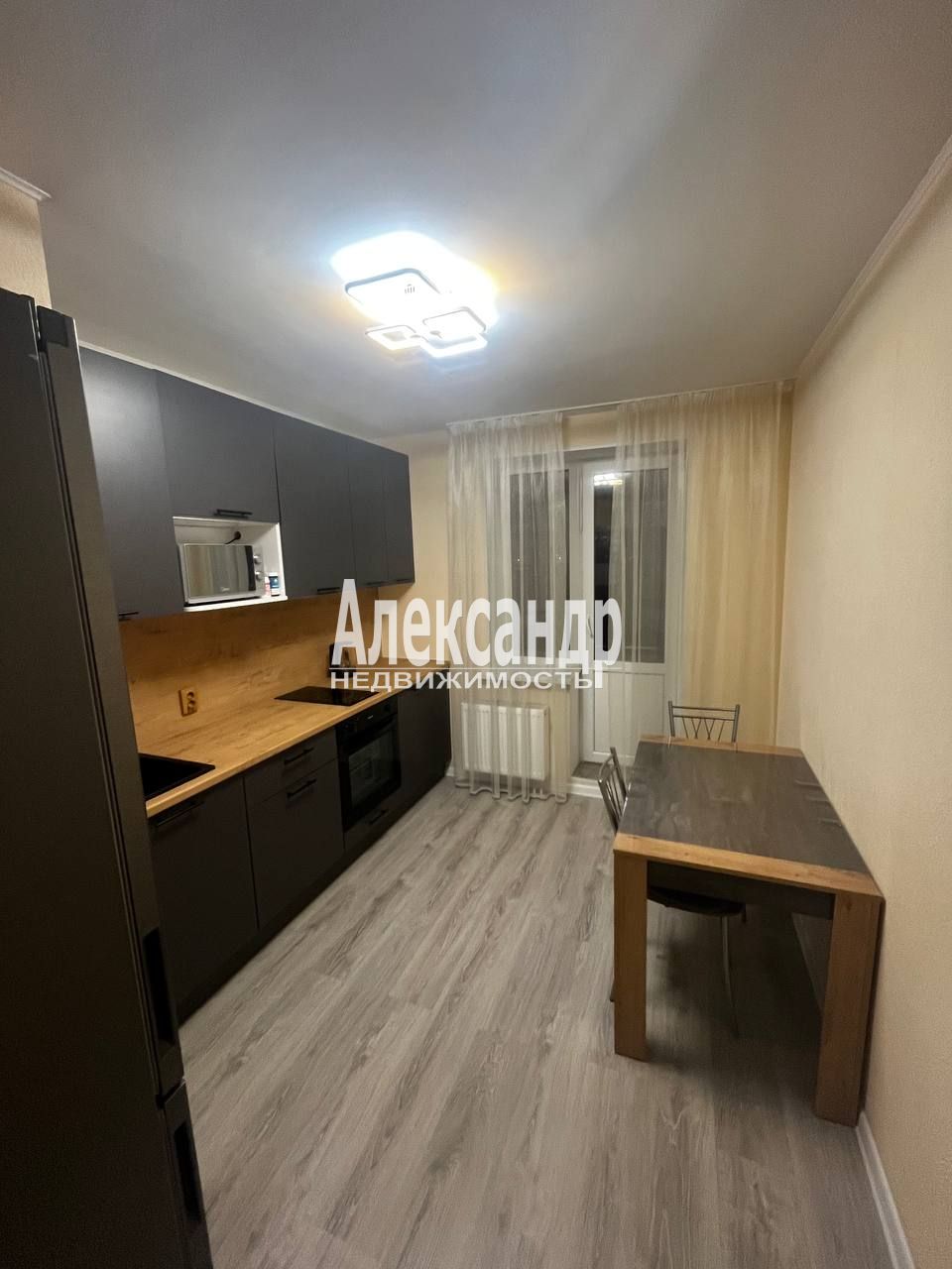 1-комнатная квартира (31м2) в аренду по адресу Санкт-Петербург, Русановская улица, 18к6— фото 2 из 10