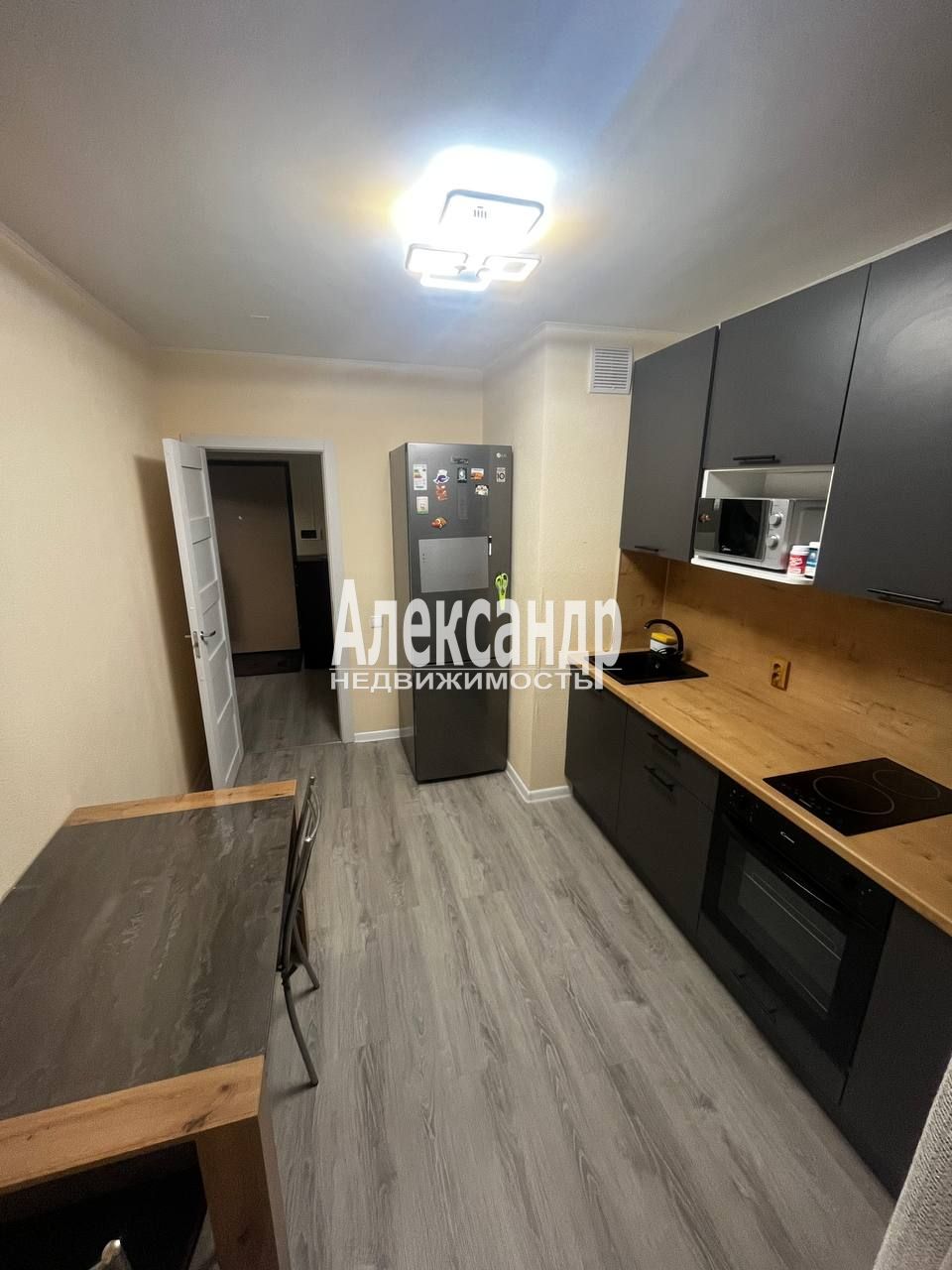 1-комнатная квартира (31м2) в аренду по адресу Санкт-Петербург, Русановская улица, 18к6— фото 3 из 10