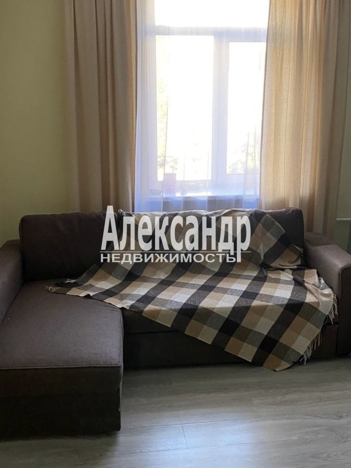 Комната в 16-комнатной квартире (200м2) в аренду по адресу Санкт-Петербург, Конторская улица, 12— фото 1 из 8