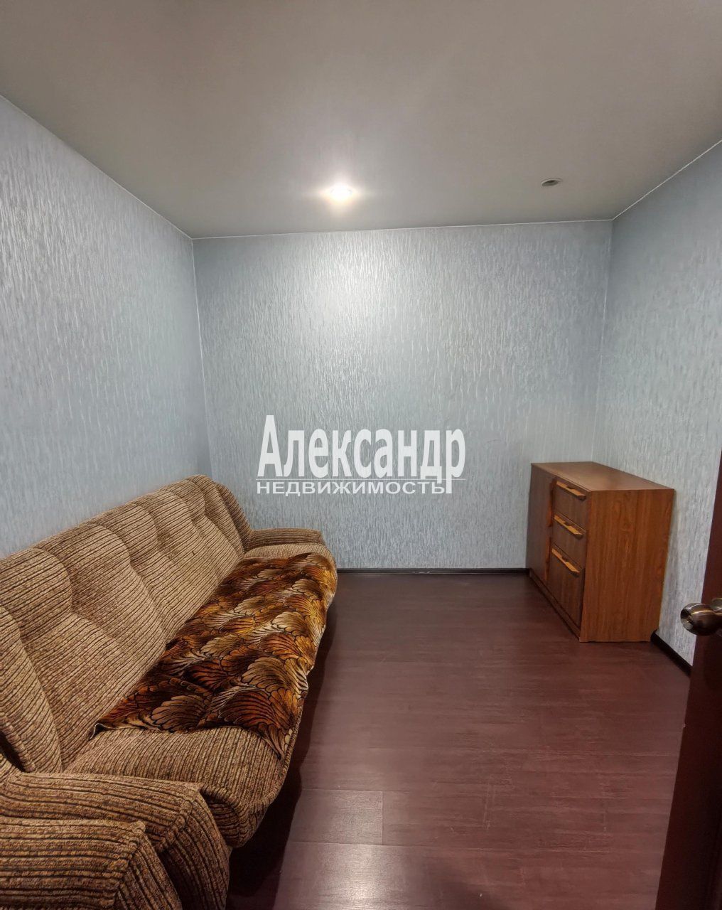 2-комнатная квартира (35м2) в аренду по адресу Санкт-Петербург, проспект Тореза, 30— фото 3 из 15