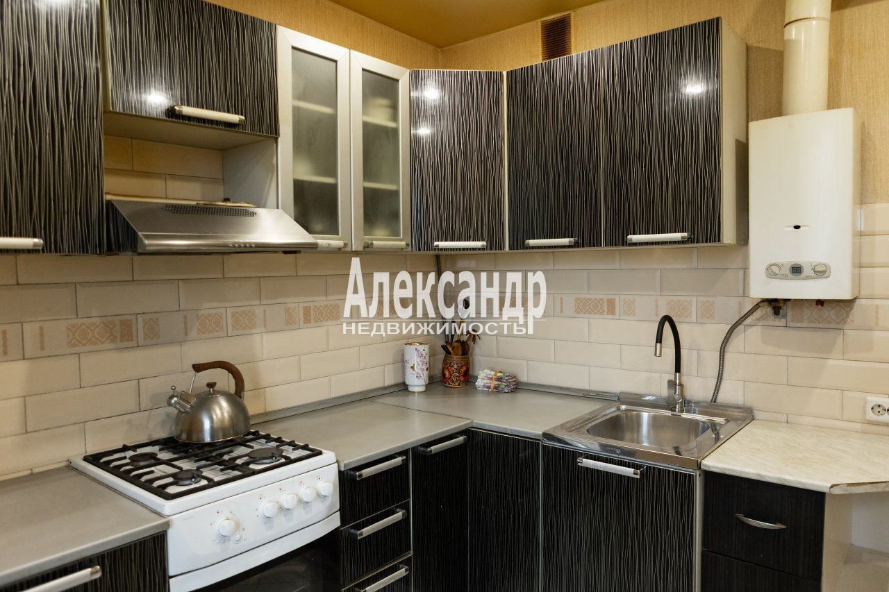 2-комнатная квартира (48м2) на продажу по адресу Санкт-Петербург, проспект Тореза, 38— фото 3 из 30