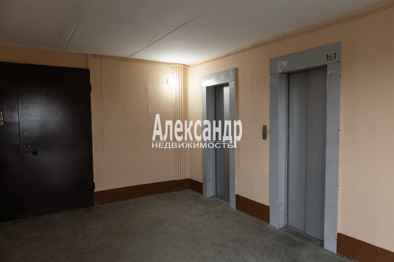 2-комнатная квартира (48м2) на продажу по адресу Санкт-Петербург, проспект Тореза, 38— фото 25 из 30
