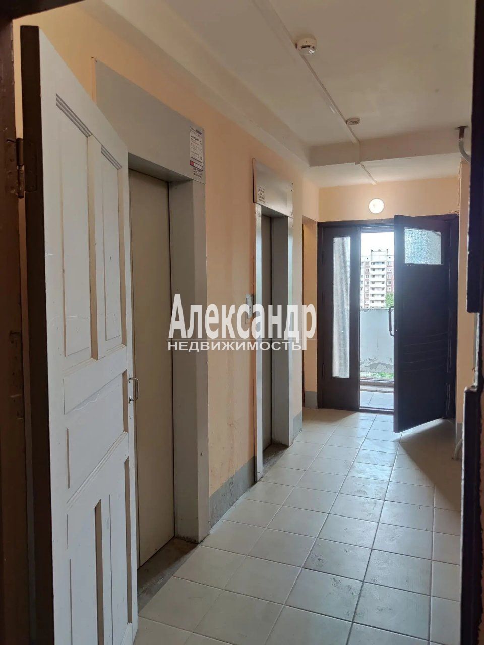 3-комнатная квартира (72м2) на продажу по адресу Санкт-Петербург, улица Сантьяго-де-Куба, 10к1— фото 19 из 24