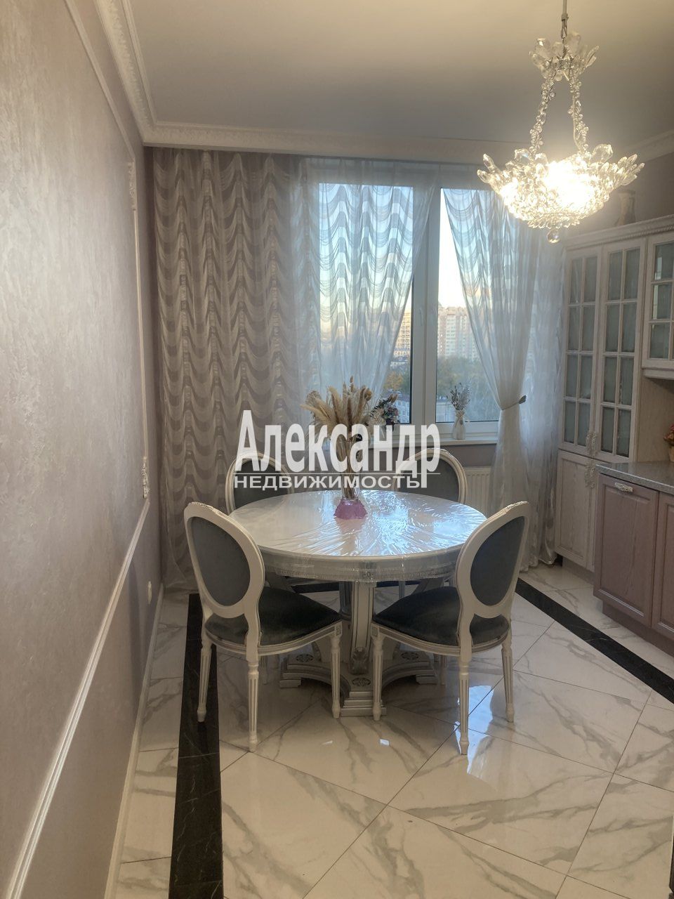 3-комнатная квартира (73м2) на продажу по адресу Санкт-Петербург, проспект Александровской Фермы, 8— фото 2 из 30
