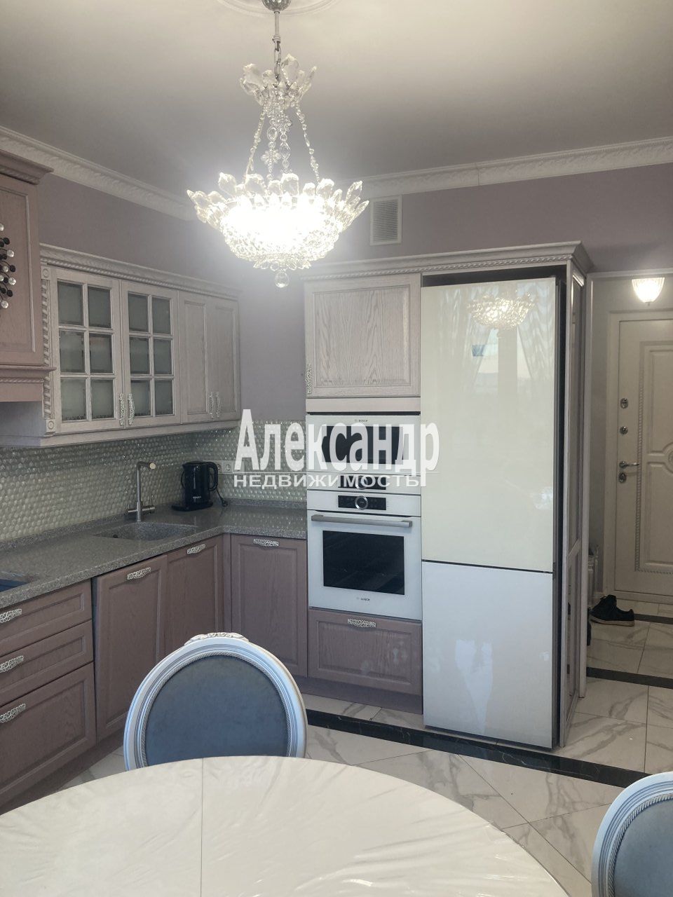 3-комнатная квартира (73м2) на продажу по адресу Санкт-Петербург, проспект Александровской Фермы, 8— фото 3 из 30