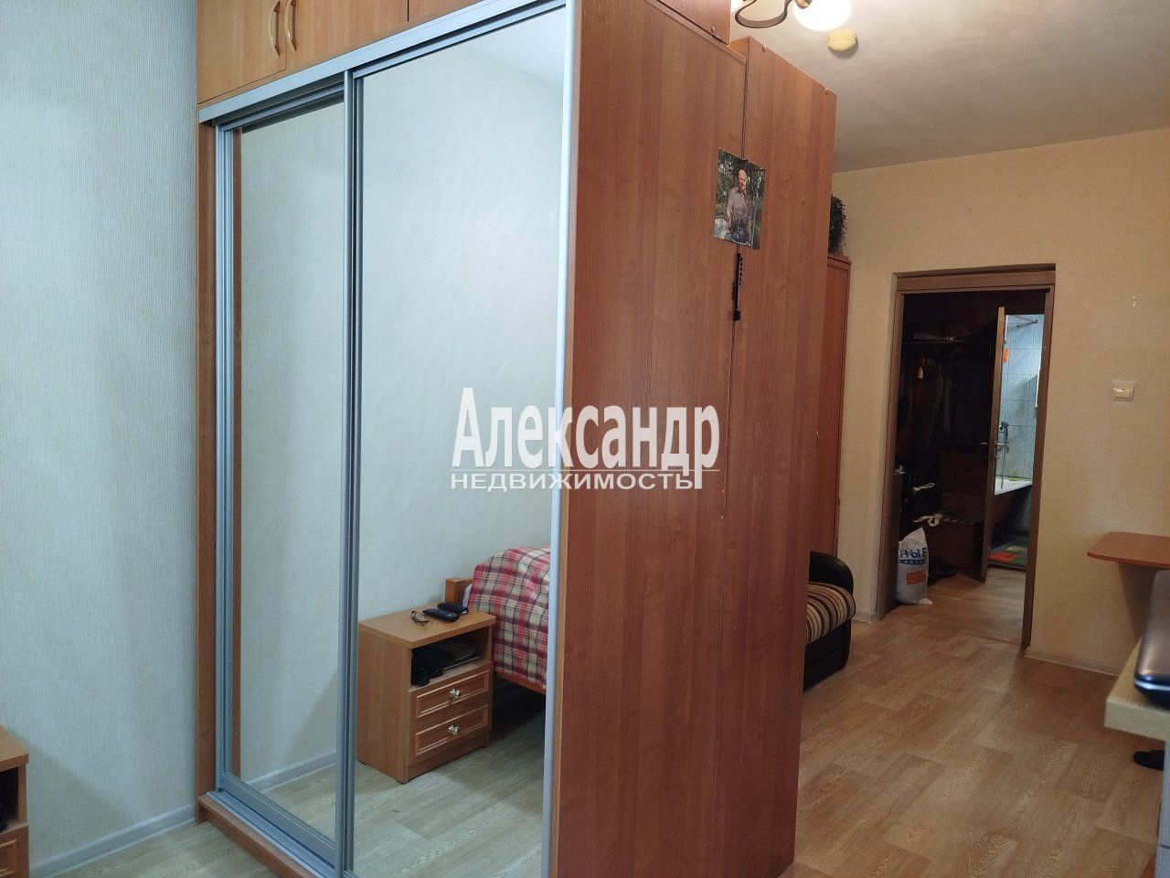 1-комнатная квартира (33м2) на продажу по адресу Санкт-Петербург, Октябрьская набережная, 26к3— фото 4 из 14