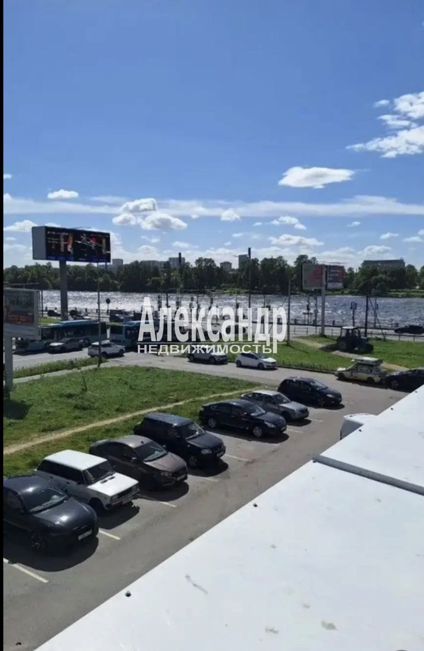 1-комнатная квартира (32м2) на продажу по адресу Санкт-Петербург, Октябрьская набережная, 44, подъезд 1— фото 3 из 16