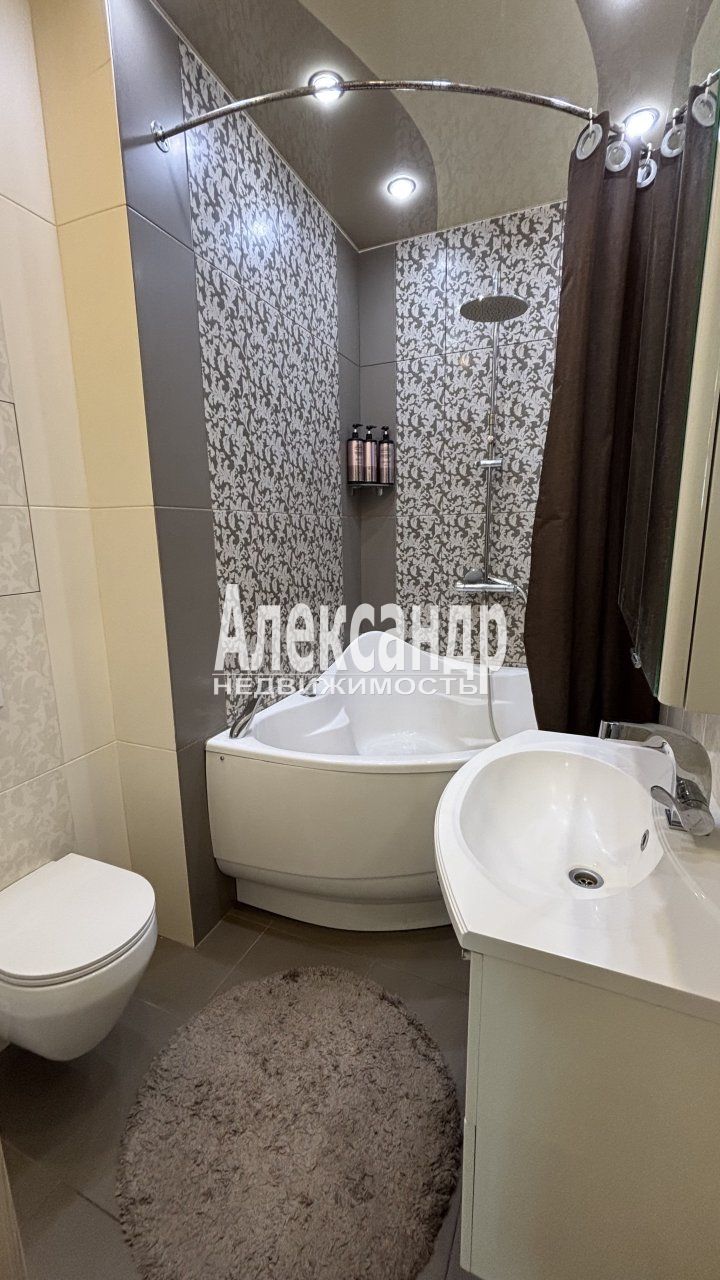 3-комнатная квартира (79м2) на продажу по адресу Санкт-Петербург, улица Дыбенко, 8к3— фото 16 из 18