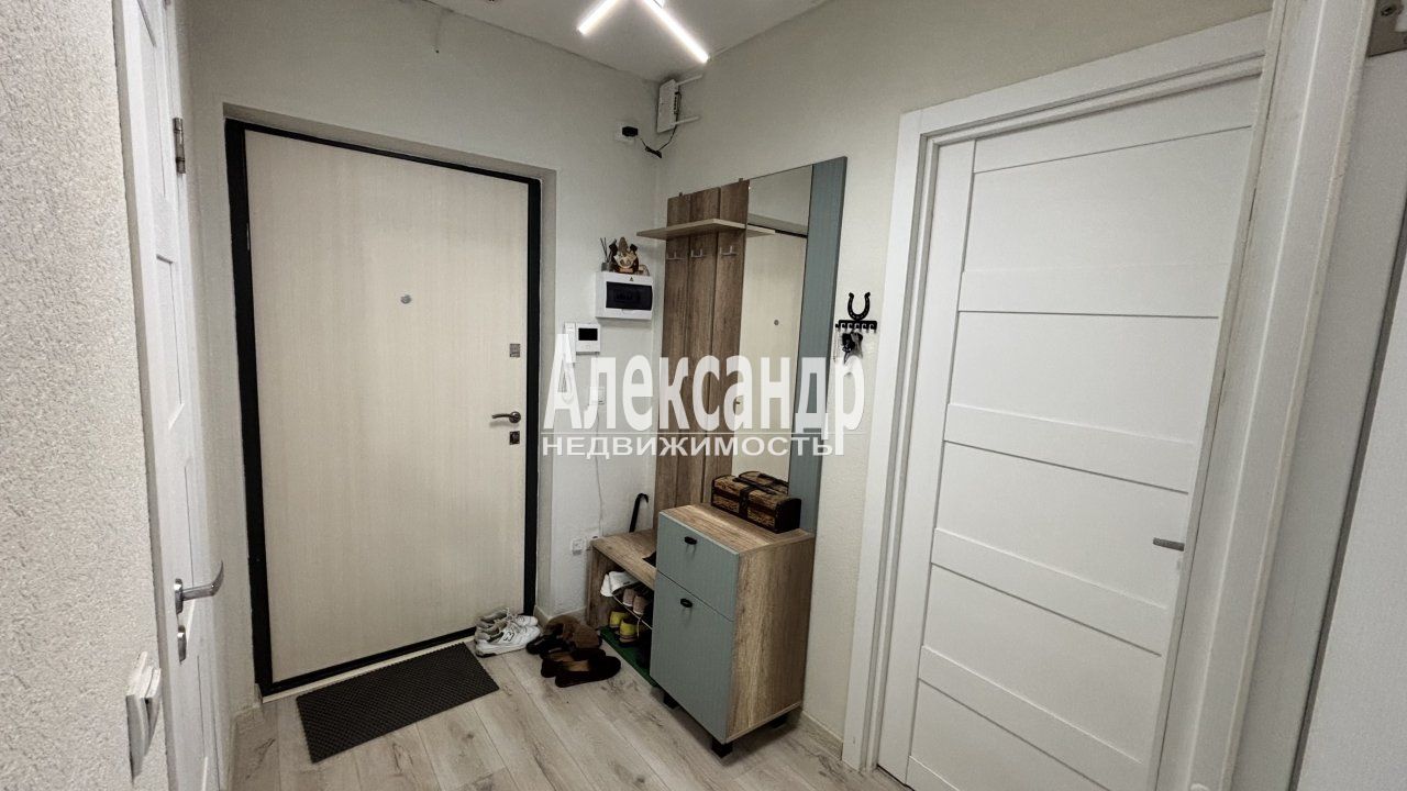 1-комнатная квартира (32м2) на продажу по адресу Санкт-Петербург, Русановская улица, 18к8— фото 2 из 10