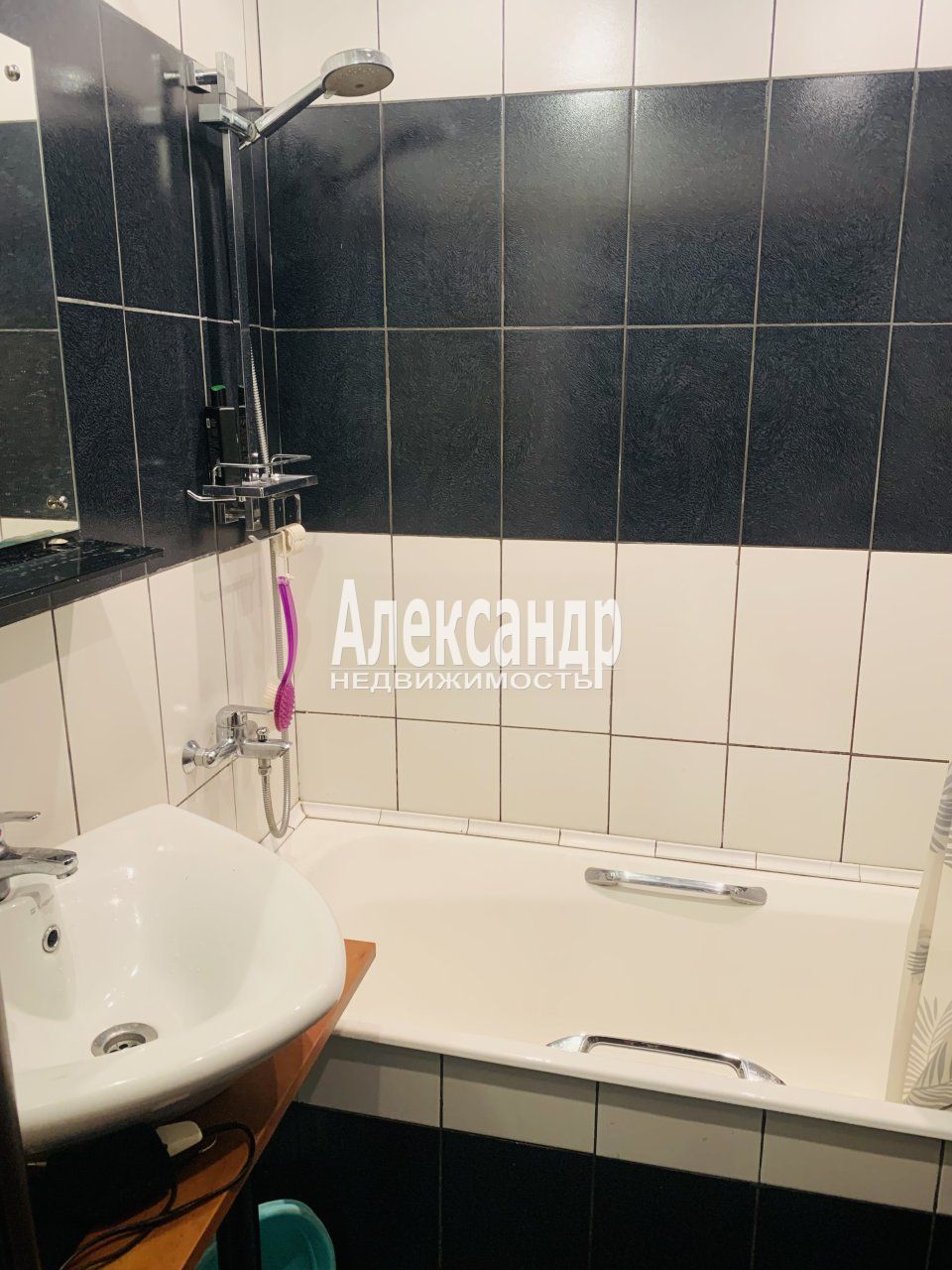 2 комнаты в 3-комнатной квартире (78м2) на продажу по адресу Санкт-Петербург, проспект Ударников, 56к1Б— фото 5 из 11