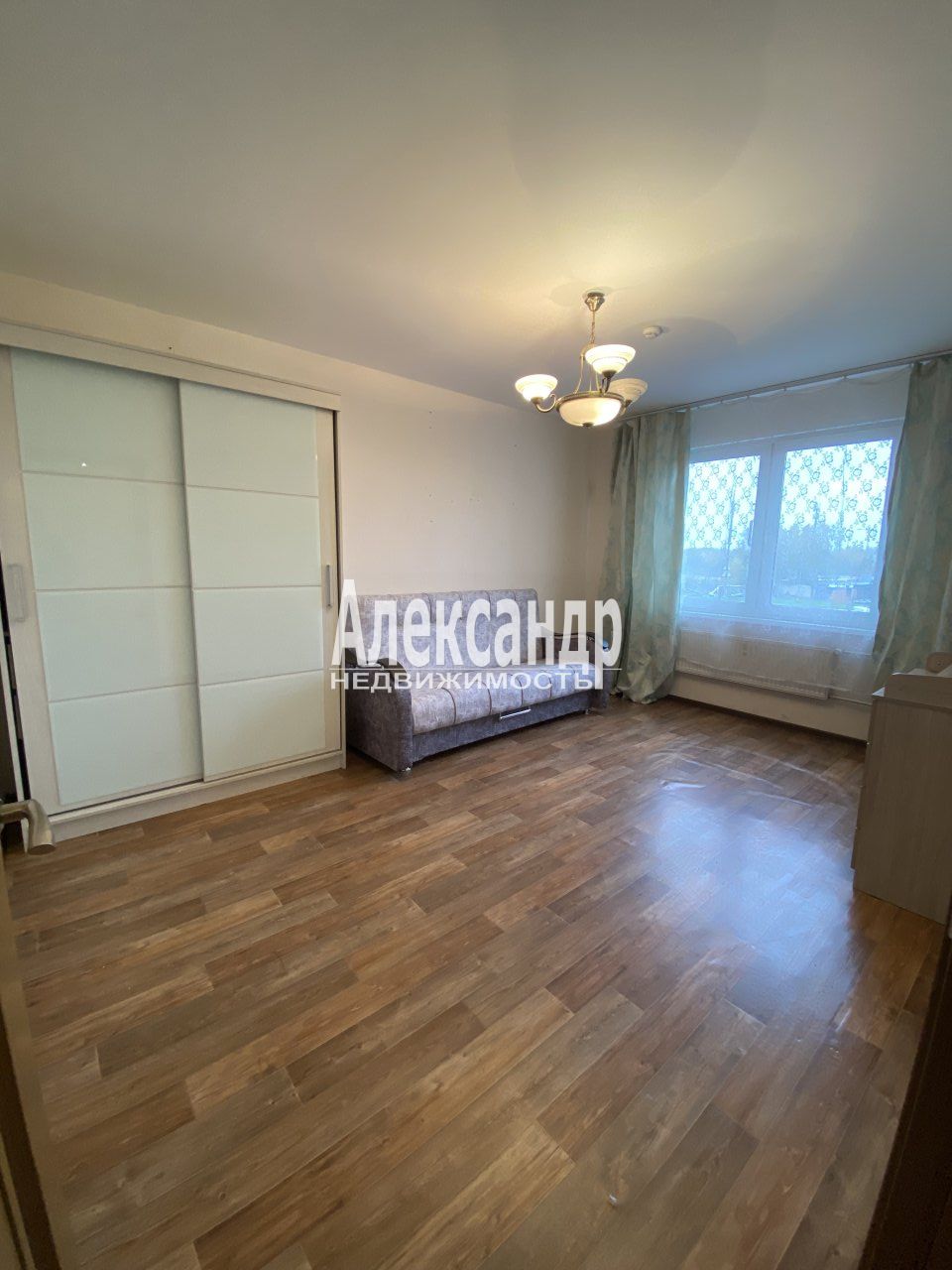 1-комнатная квартира (38м2) в аренду по адресу Санкт-Петербург, улица Корнея Чуковского, 7к1, подъезд 1— фото 1 из 13