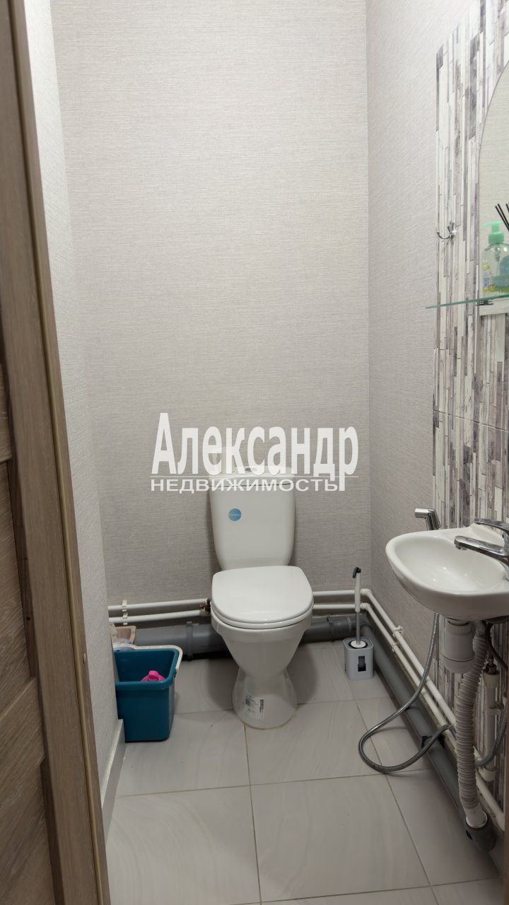 2-комнатная квартира (67м2) в аренду по адресу Санкт-Петербург, Ленинский проспект, 43— фото 11 из 16