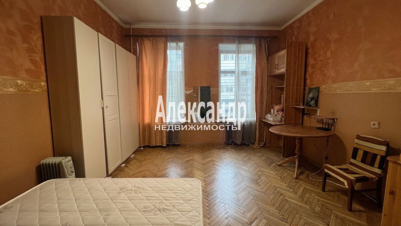 Комната в 3-комнатной квартире (99м2) в аренду по адресу Санкт-Петербург, улица Константина Заслонова, 20— фото 1 из 11