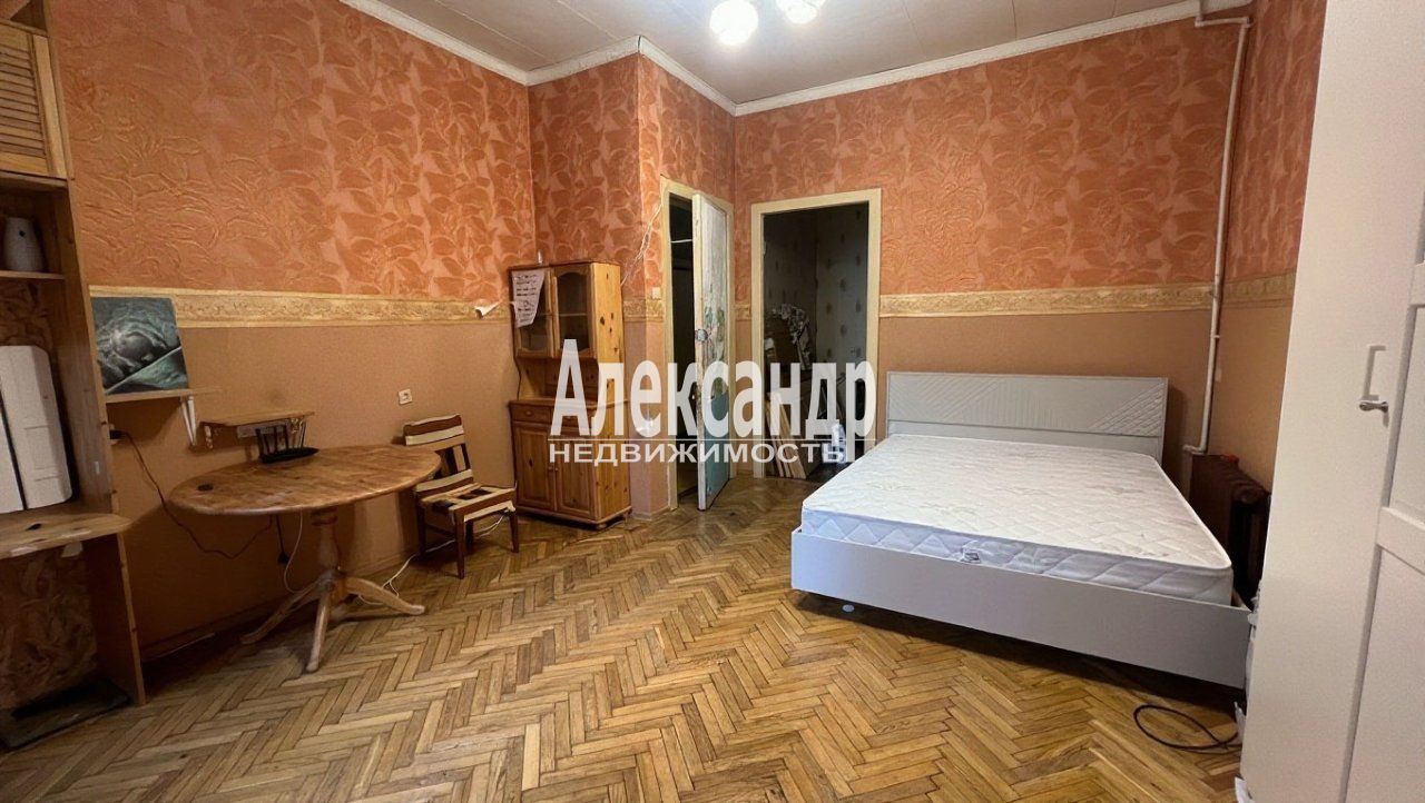 Комната в 3-комнатной квартире (99м2) в аренду по адресу Санкт-Петербург, улица Константина Заслонова, 20— фото 3 из 11