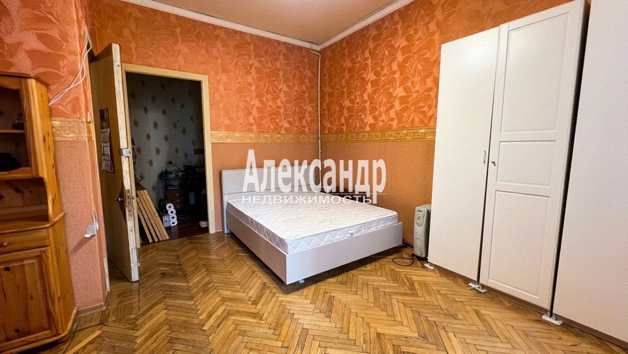 Комната в 3-комнатной квартире (99м2) в аренду по адресу Санкт-Петербург, улица Константина Заслонова, 20— фото 4 из 11