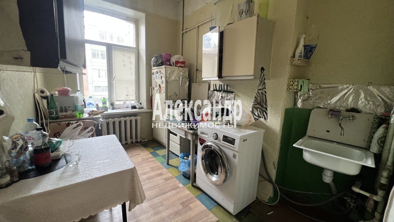 Комната в 3-комнатной квартире (99м2) в аренду по адресу Санкт-Петербург, улица Константина Заслонова, 20— фото 5 из 11