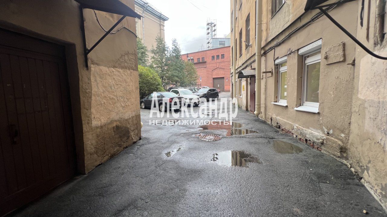 Комната в 3-комнатной квартире (99м2) в аренду по адресу Санкт-Петербург, улица Константина Заслонова, 20— фото 6 из 11
