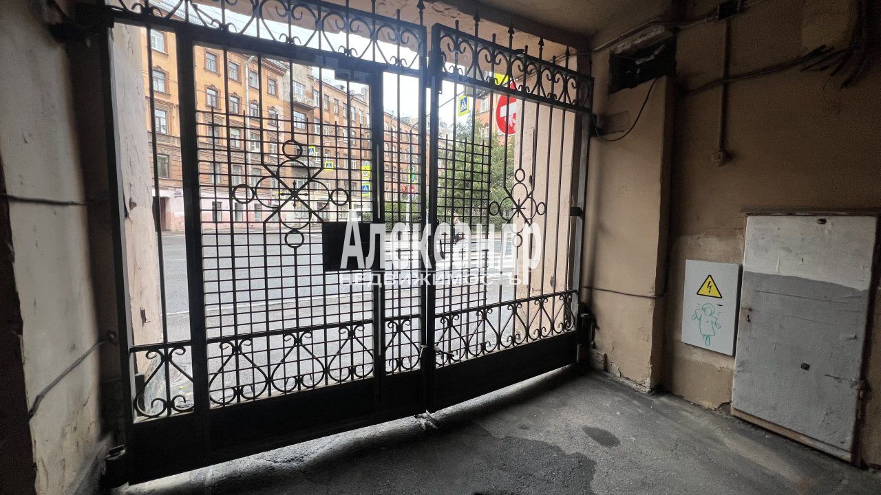 Комната в 3-комнатной квартире (99м2) в аренду по адресу Санкт-Петербург, улица Константина Заслонова, 20— фото 7 из 11