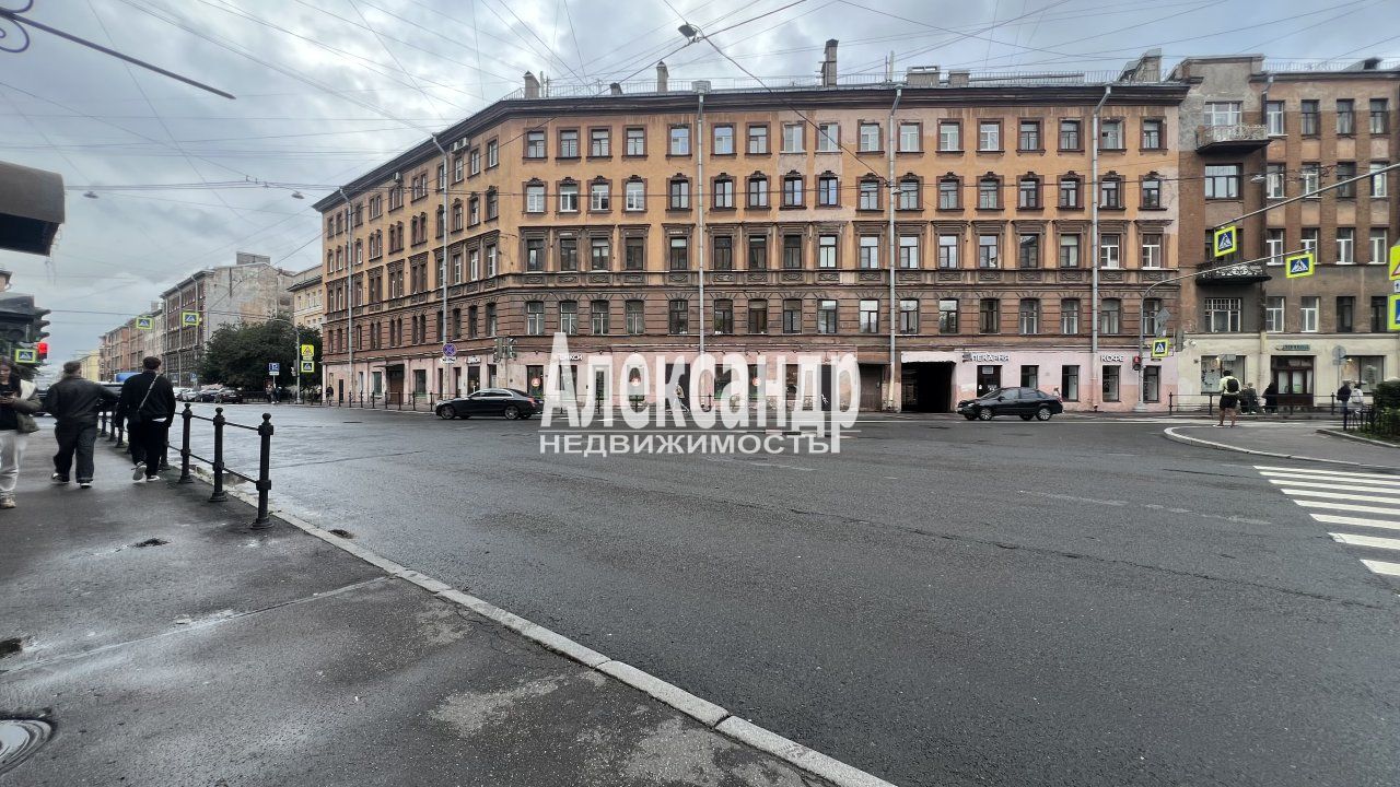 Комната в 3-комнатной квартире (99м2) в аренду по адресу Санкт-Петербург, улица Константина Заслонова, 20— фото 9 из 11