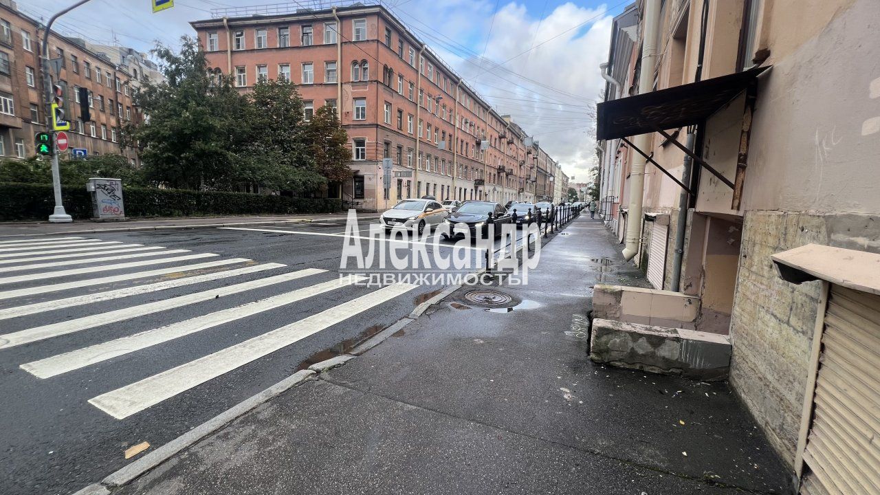 Комната в 3-комнатной квартире (99м2) в аренду по адресу Санкт-Петербург, улица Константина Заслонова, 20— фото 10 из 11