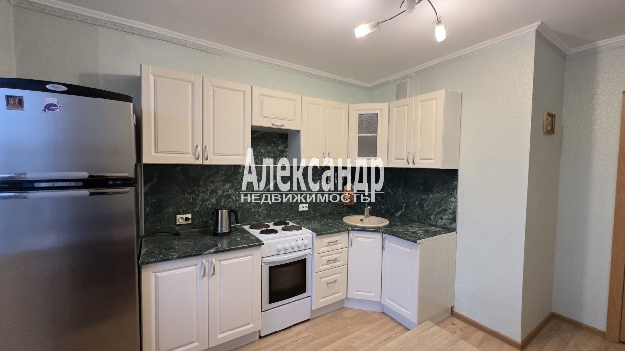 1-комнатная квартира (41м2) в аренду по адресу Ленинградская область, Всеволожский район, Мурино, проспект Авиаторов Балтики, 13— фото 2 из 16