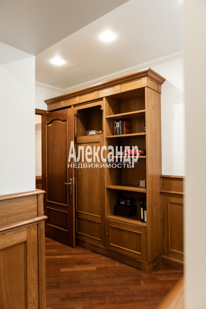 5-комнатная квартира (205м2) на продажу по адресу Санкт-Петербург, Большеохтинский проспект, 31, подъезд 5— фото 10 из 45
