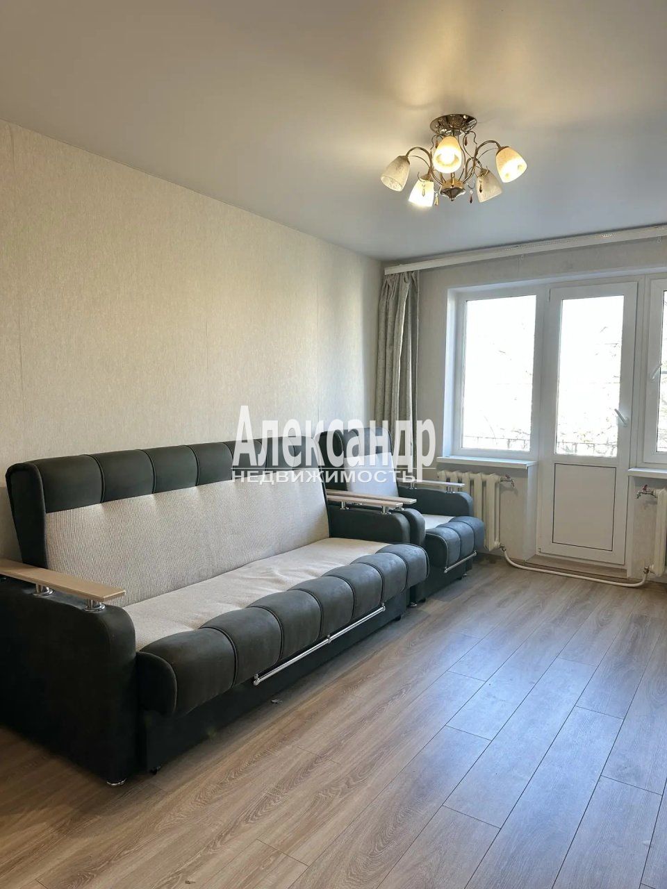 3-комнатная квартира (59м2) на продажу по адресу Ленинградская область, Кировский район, городской посёлок Назия, улица Есенина, 7— фото 2 из 19