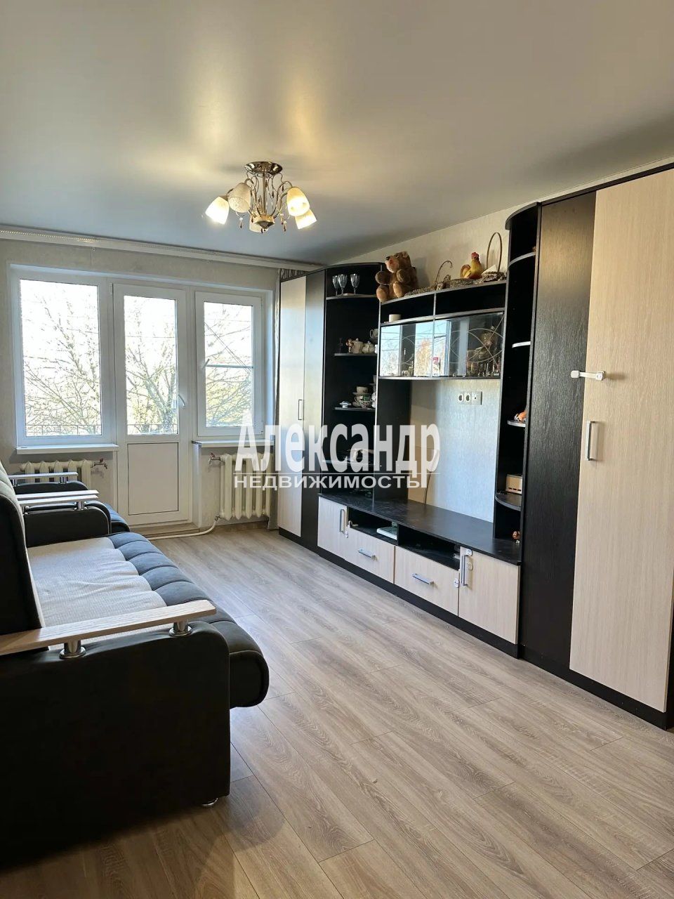 3-комнатная квартира (59м2) на продажу по адресу Ленинградская область, Кировский район, городской посёлок Назия, улица Есенина, 7— фото 1 из 19