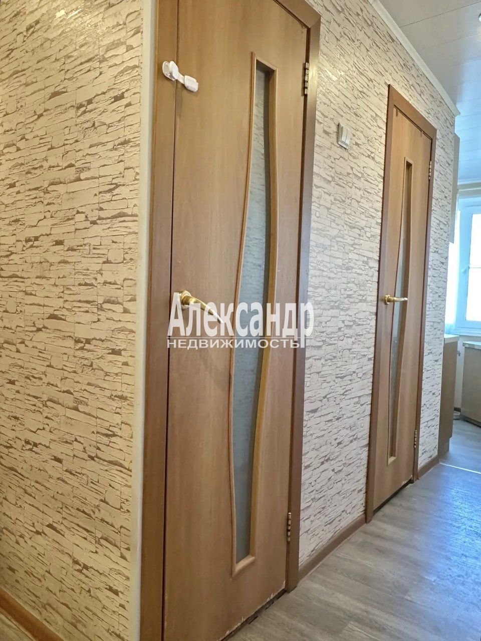 3-комнатная квартира (59м2) на продажу по адресу Ленинградская область, Кировский район, городской посёлок Назия, улица Есенина, 7— фото 14 из 19