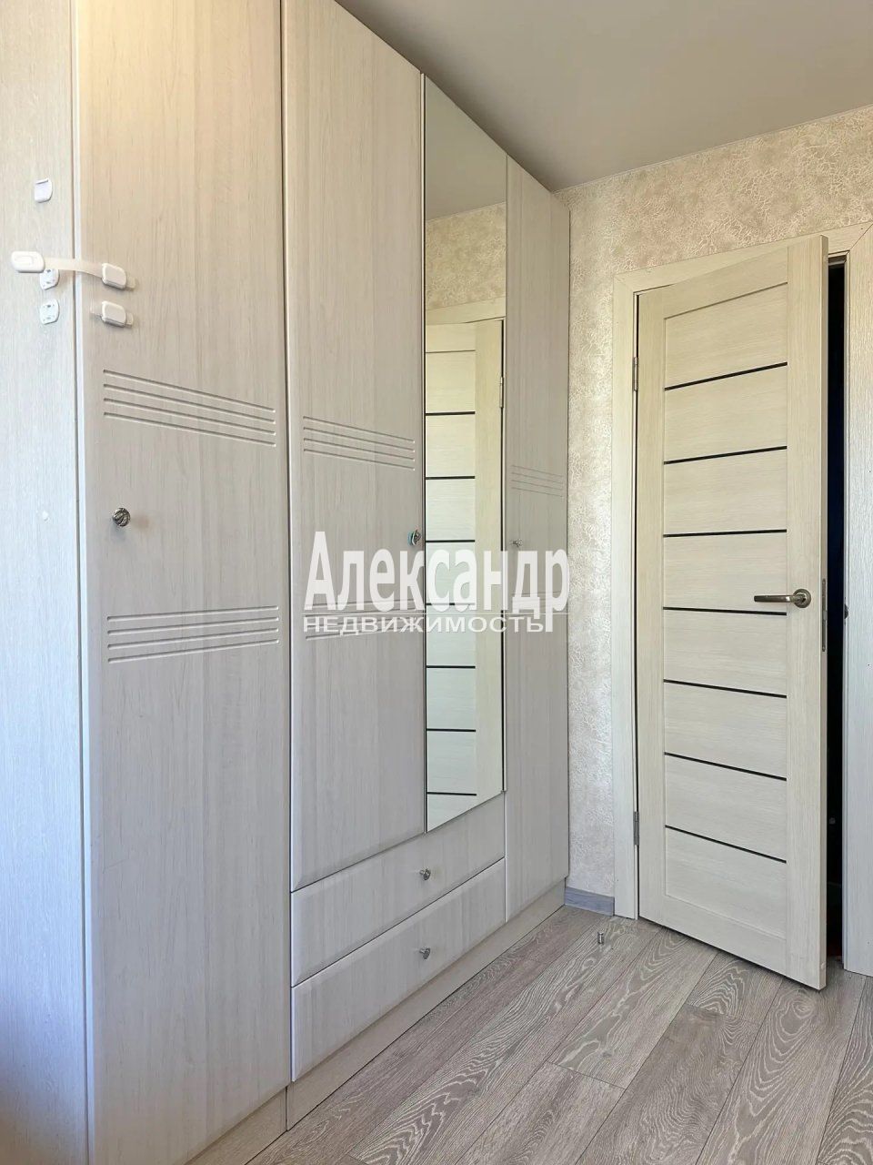 3-комнатная квартира (59м2) на продажу по адресу Ленинградская область, Кировский район, городской посёлок Назия, улица Есенина, 7— фото 7 из 19