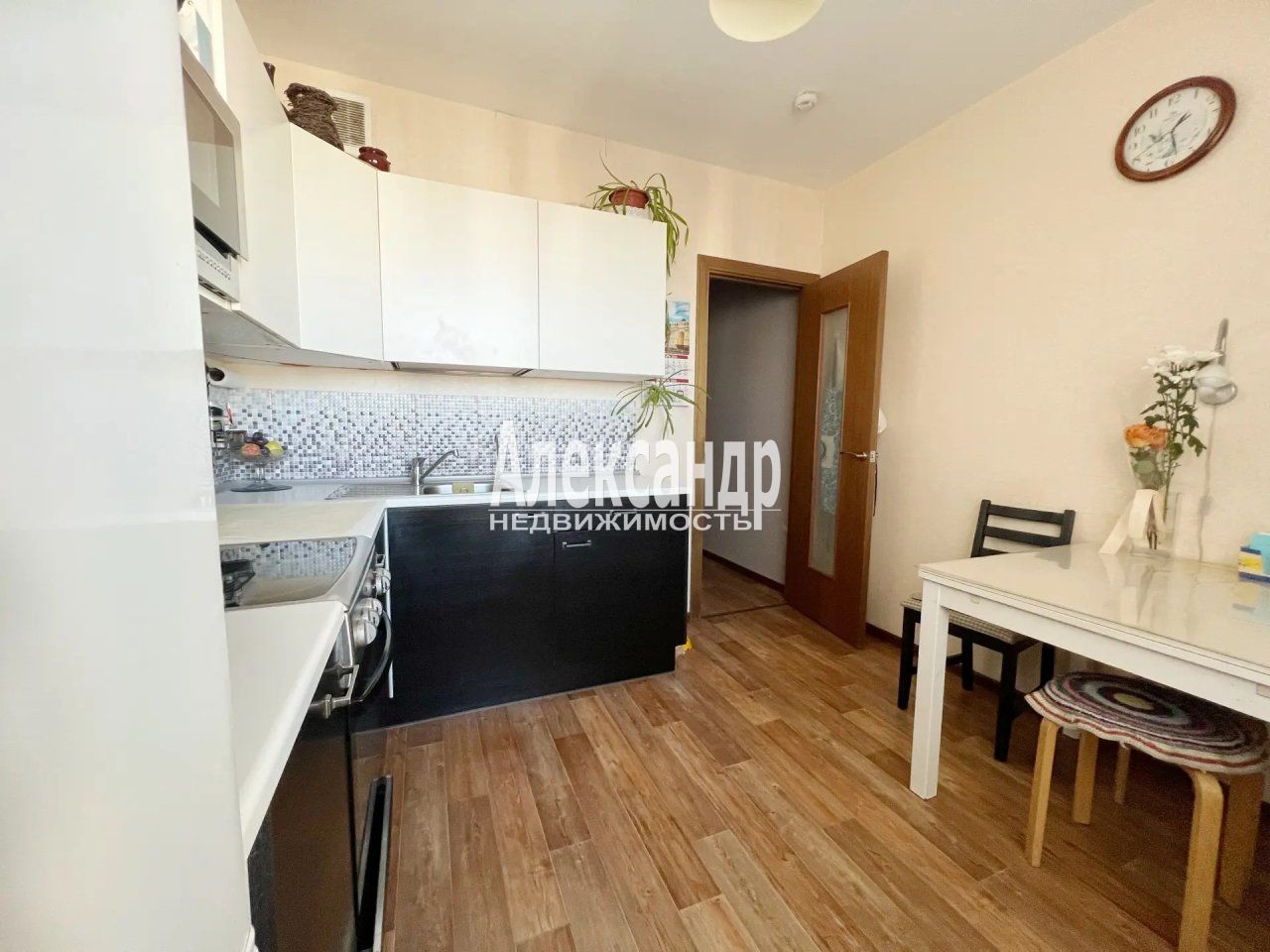 2-комнатная квартира (63м2) на продажу по адресу Санкт-Петербург, Муринская дорога, 74к1— фото 11 из 19