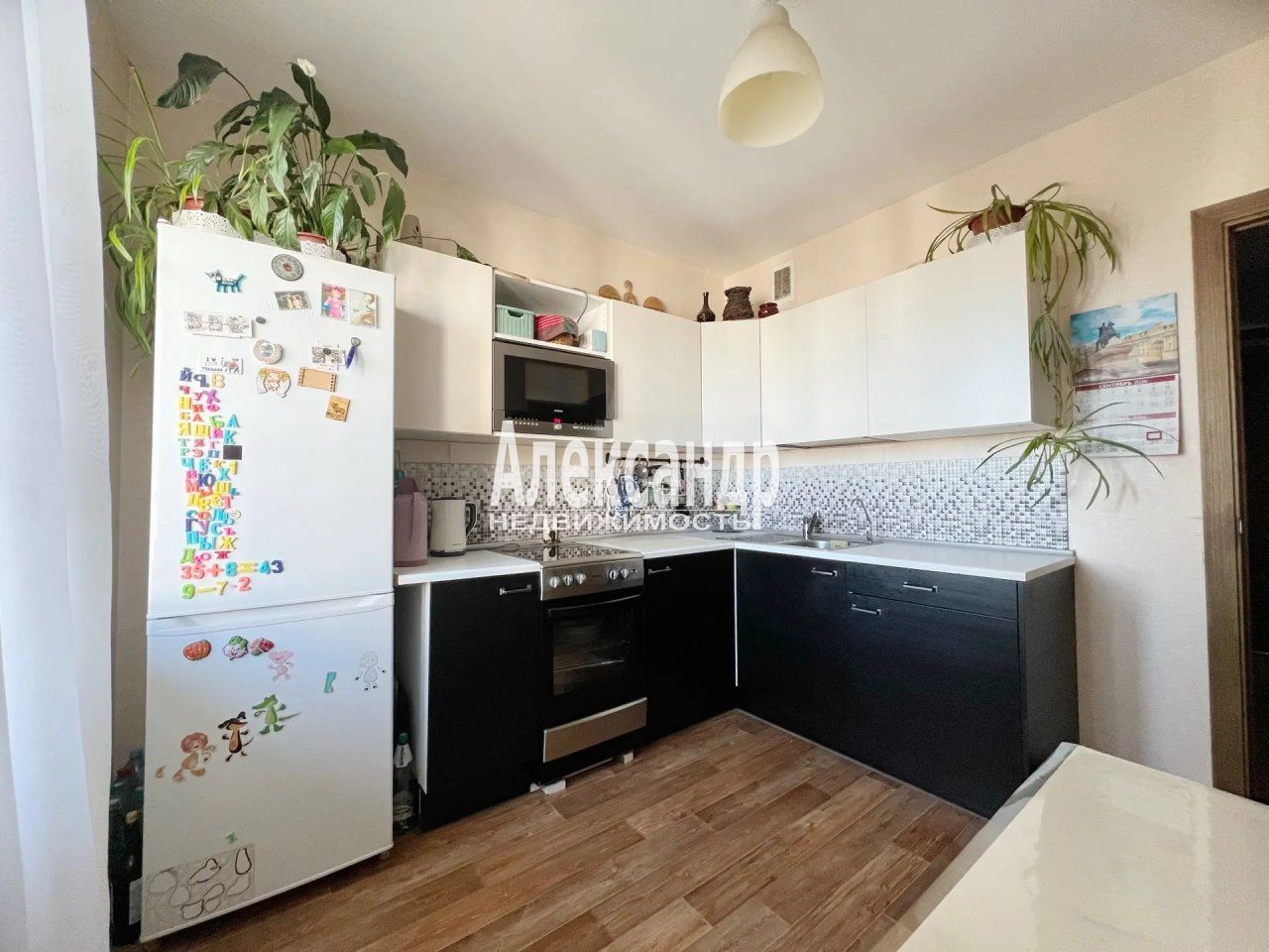 2-комнатная квартира (63м2) на продажу по адресу Санкт-Петербург, Муринская дорога, 74к1— фото 13 из 19
