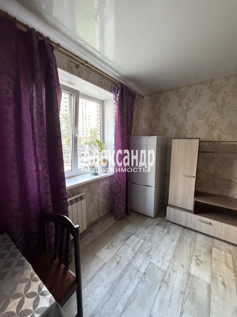 Комната в 8-комнатной квартире площадью 182 м2