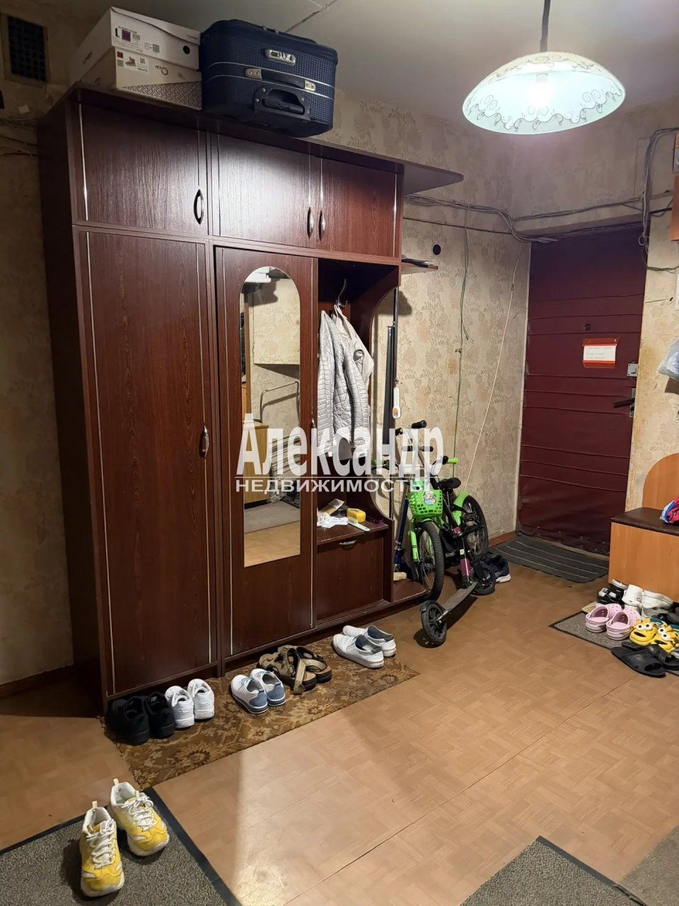 Комната в 8-комнатной квартире (182м2) на продажу по адресу Санкт-Петербург, улица Брянцева, 17— фото 17 из 19