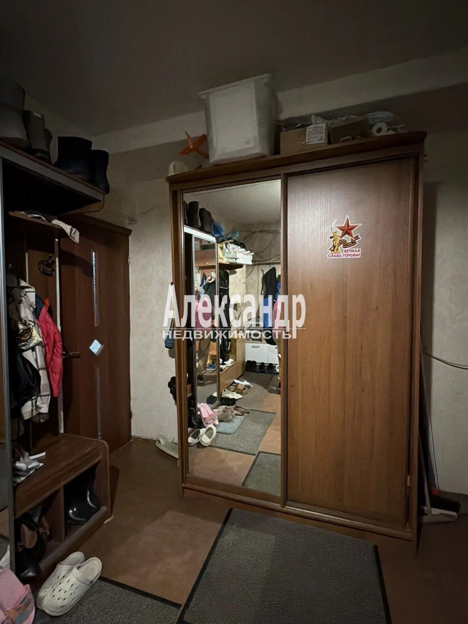 Комната в 8-комнатной квартире (182м2) на продажу по адресу Санкт-Петербург, улица Брянцева, 17— фото 18 из 19