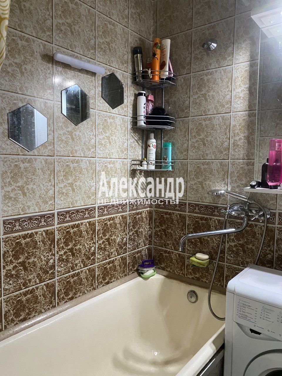 Комната в 3-комнатной квартире (66м2) в аренду по адресу Санкт-Петербург, Красное Село, улица Спирина, 2к1— фото 13 из 19