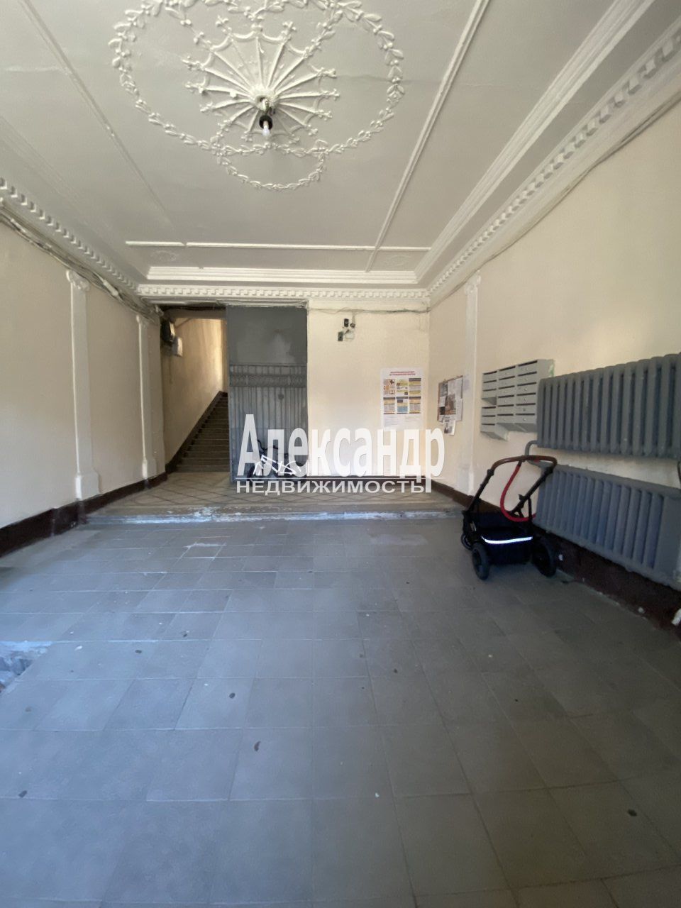 Комната в 6-комнатной квартире (177м2) на продажу по адресу Санкт-Петербург, Мытнинская улица, 9, подъезд 1— фото 4 из 21