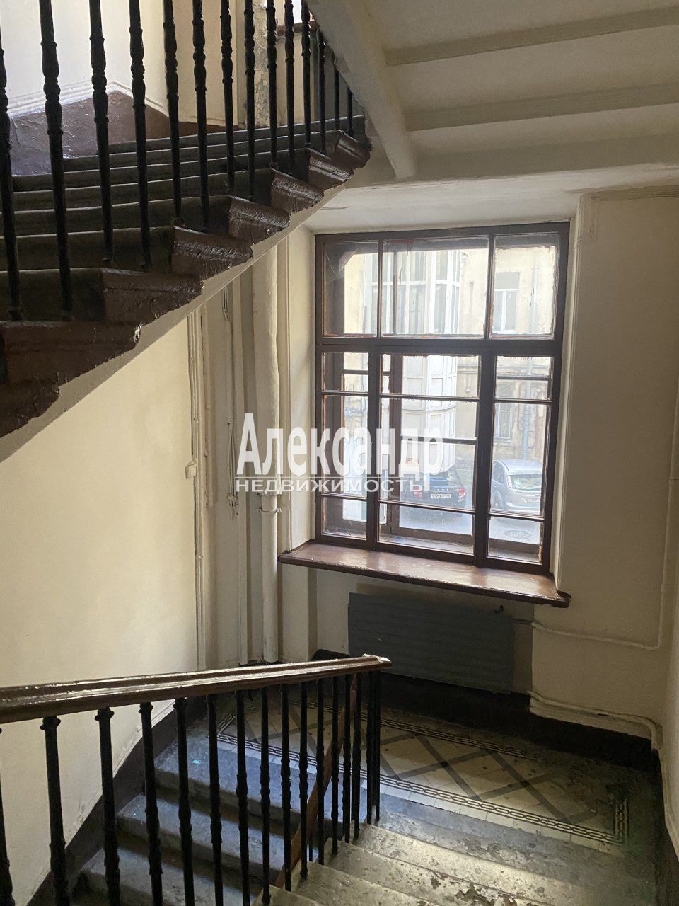 Комната в 6-комнатной квартире (177м2) на продажу по адресу Санкт-Петербург, Мытнинская улица, 9, подъезд 1— фото 6 из 21