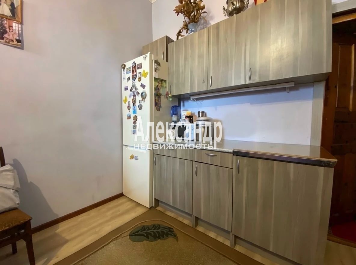 Комната в 6-комнатной квартире (177м2) на продажу по адресу Санкт-Петербург, Мытнинская улица, 9, подъезд 1— фото 11 из 21