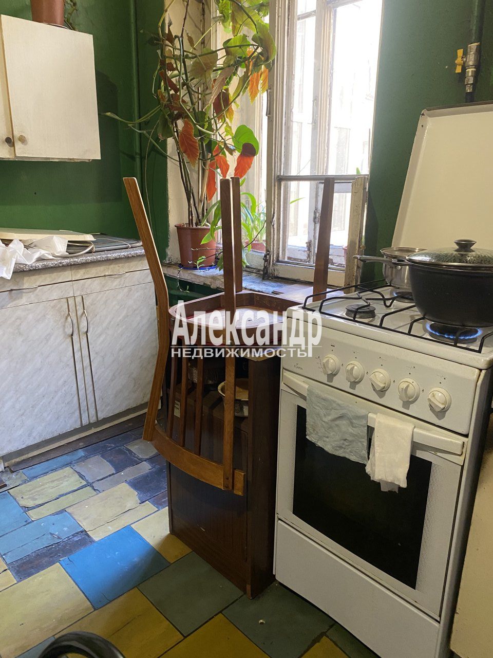 Комната в 6-комнатной квартире (177м2) на продажу по адресу Санкт-Петербург, Мытнинская улица, 9, подъезд 1— фото 17 из 21