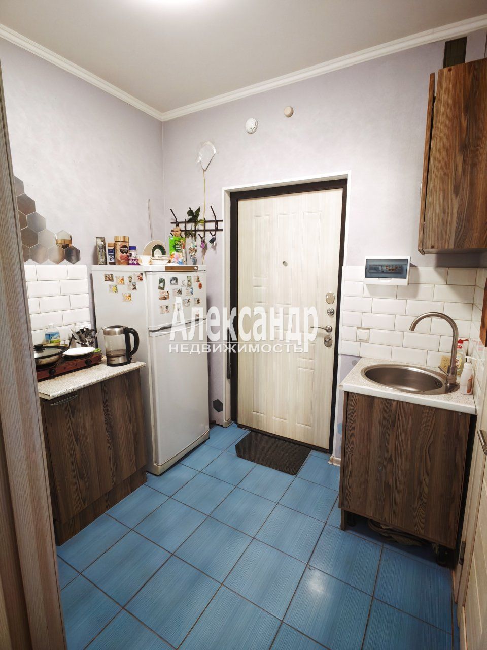 Комната в 2-комнатной квартире (37м2) в аренду по адресу Санкт-Петербург, Пушкинский район, посёлок Шушары, территория Ленсоветовский, 13, подъезд 3— фото 5 из 11
