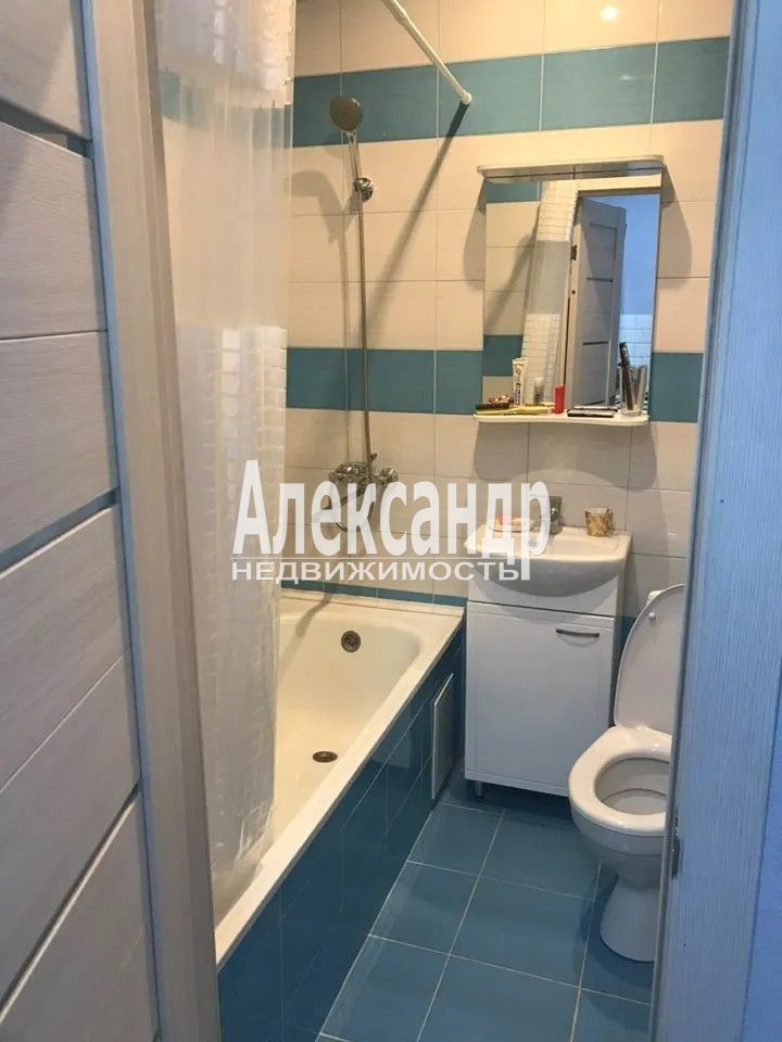 Комната в 2-комнатной квартире (37м2) в аренду по адресу Санкт-Петербург, Пушкинский район, посёлок Шушары, территория Ленсоветовский, 13, подъезд 3— фото 6 из 11