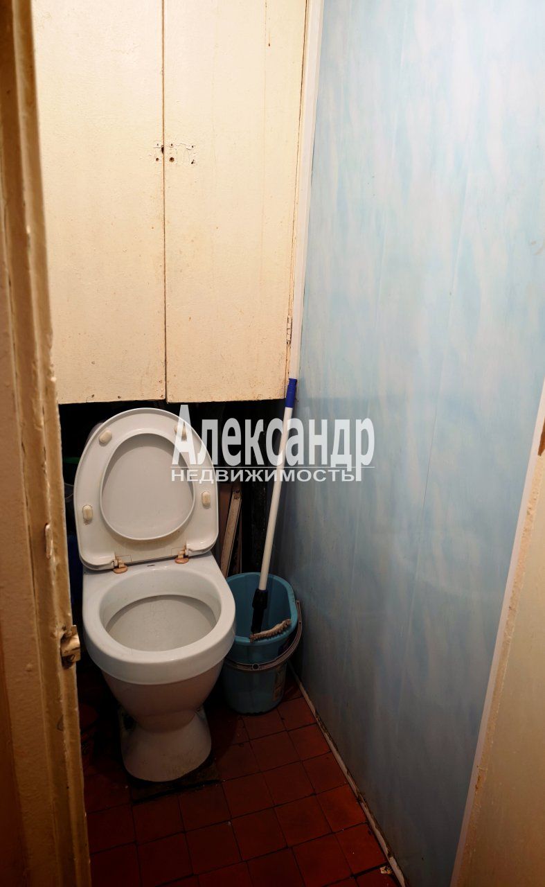 Комната в 4-комнатной квартире (77м2) в аренду по адресу Санкт-Петербург, Серебристый бульвар, 5к1, подъезд 6— фото 4 из 7