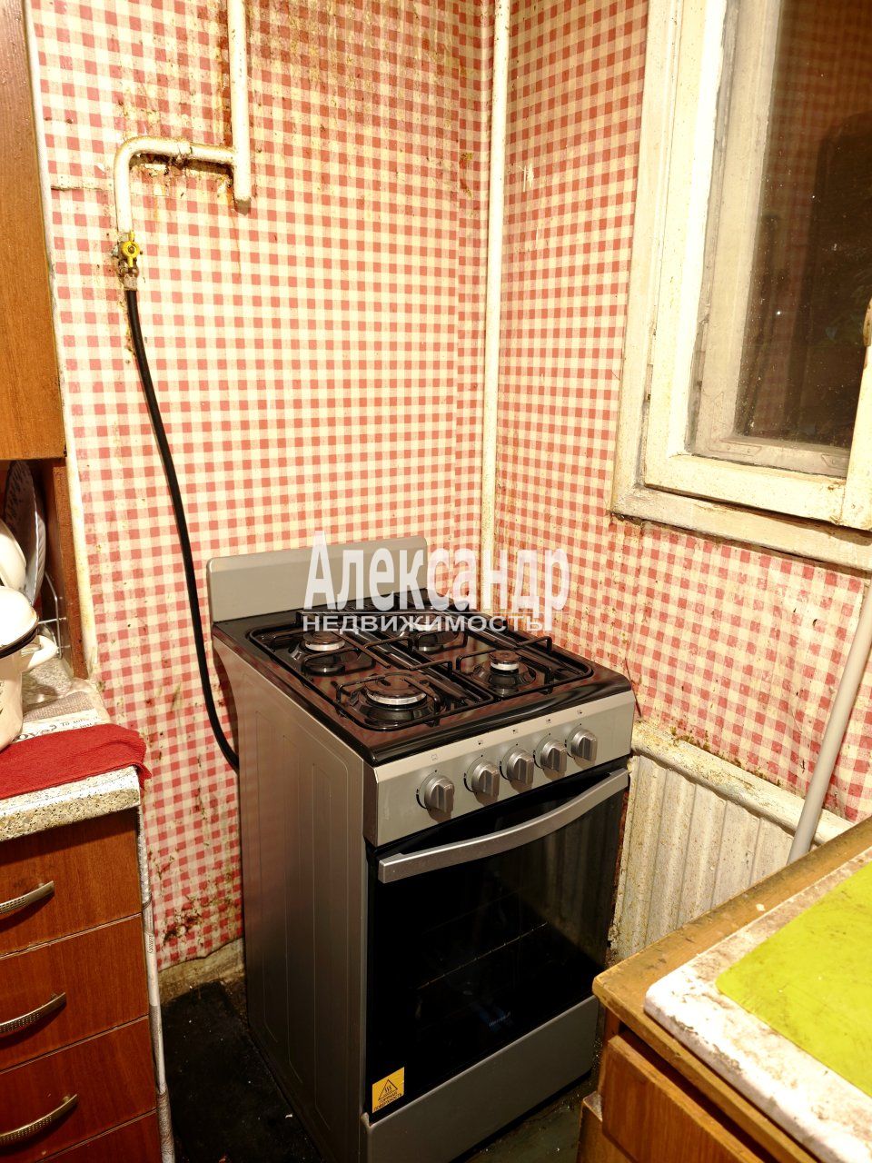 Комната в 4-комнатной квартире (77м2) в аренду по адресу Санкт-Петербург, Серебристый бульвар, 5к1, подъезд 6— фото 6 из 7