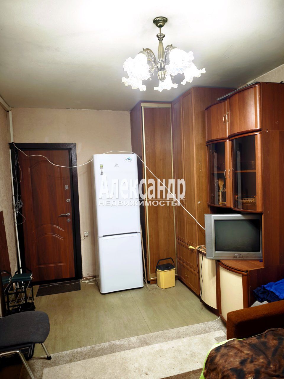 Комната в 4-комнатной квартире (77м2) в аренду по адресу Санкт-Петербург, Серебристый бульвар, 5к1, подъезд 6— фото 2 из 7