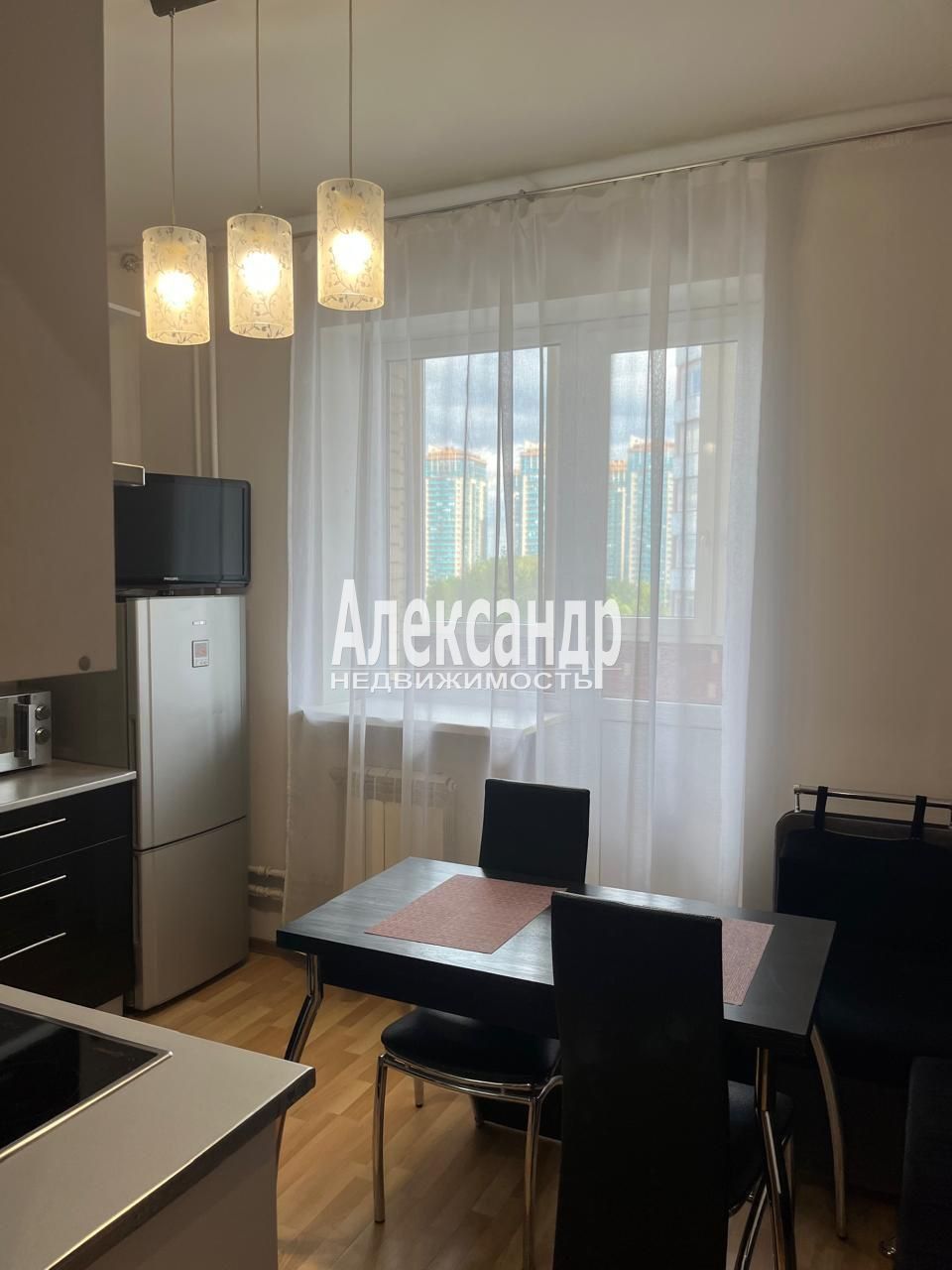 1-комнатная квартира (40м2) в аренду по адресу Санкт-Петербург, улица Александра Матросова, 20к2, подъезд 1— фото 3 из 18