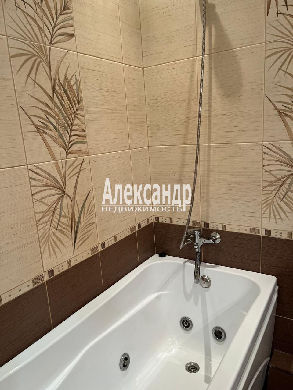 1-комнатная квартира (40м2) в аренду по адресу Санкт-Петербург, улица Александра Матросова, 20к2, подъезд 1— фото 14 из 18