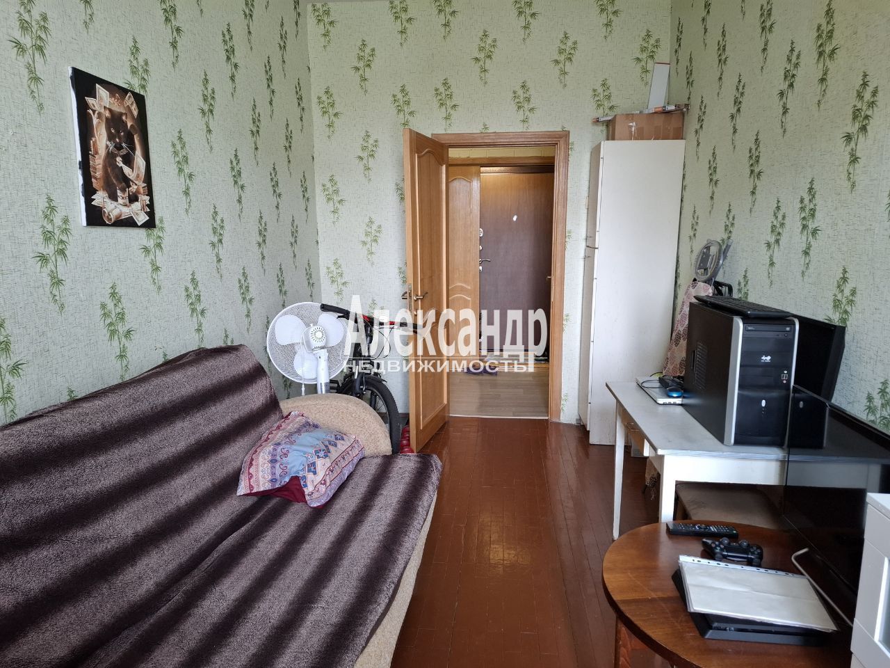 Комната в 2-комнатной квартире (48м2) в аренду по адресу Санкт-Петербург, улица Верности, 14к1, подъезд 4— фото 1 из 6